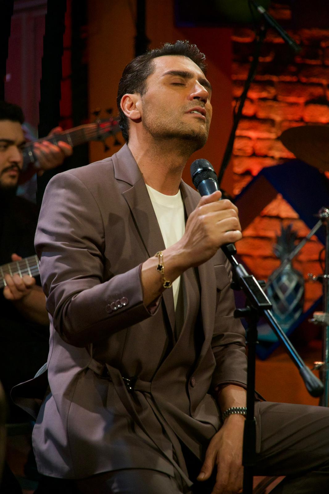Yaşar İpek’ten akustik sürprizler serisi başlıyor