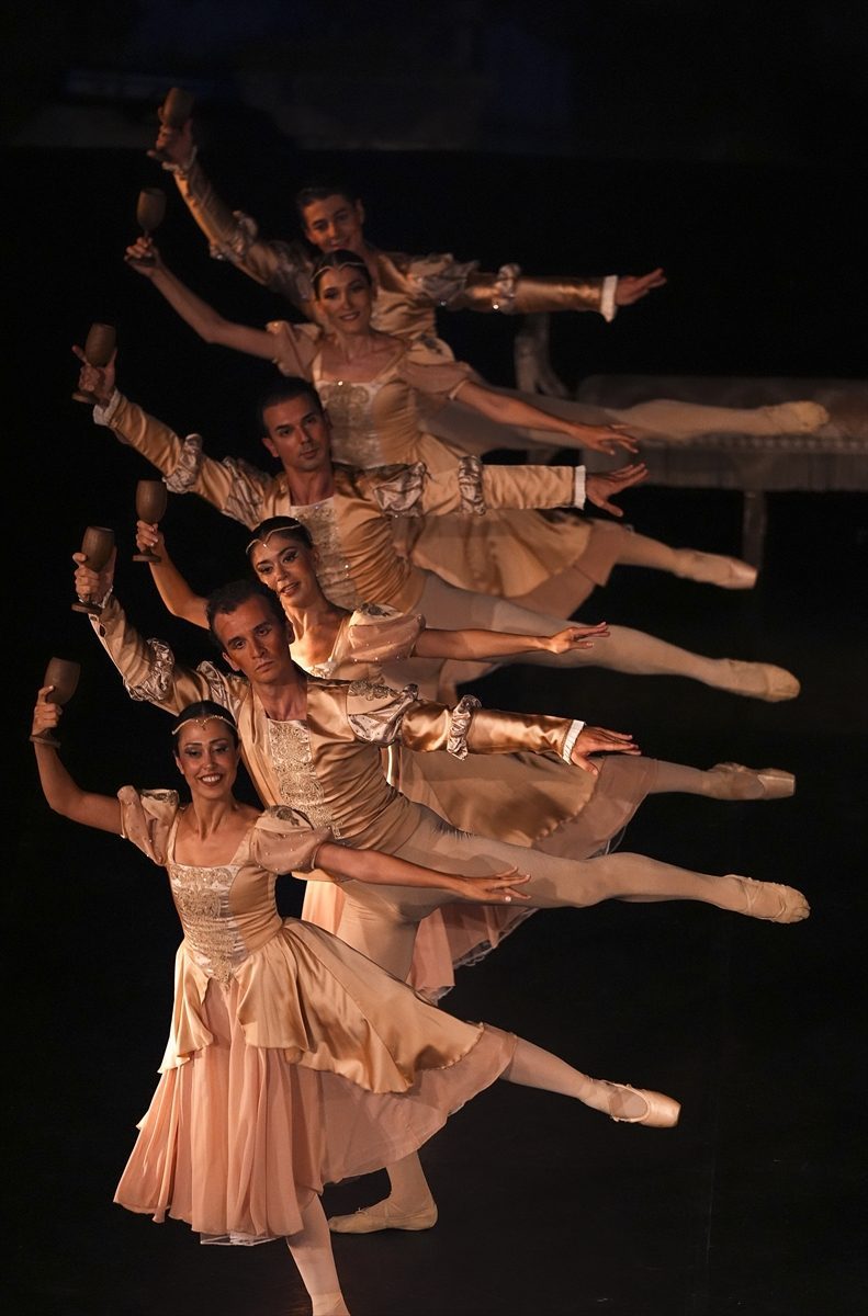 9. Uluslararası Efes Opera ve Bale Festivali, “Kuğu Gölü” ile başladı