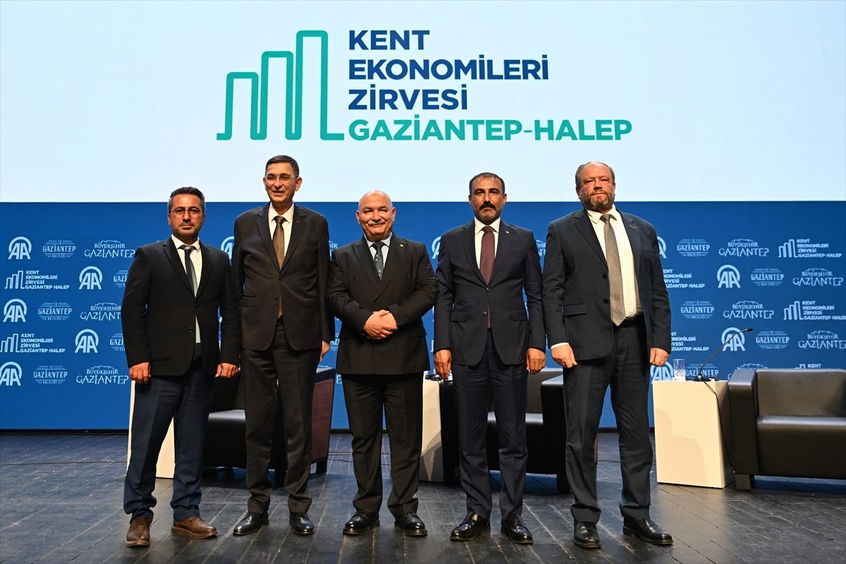 AA Kent Ekonomileri Zirvesi’nde “Yeni Dönemde Fırsatlar ve İmkanlar” konulu panel gerçekleştirildi