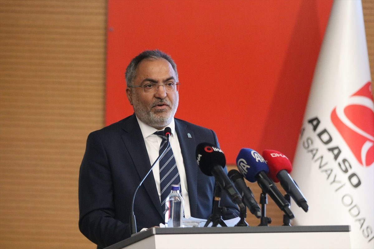 Adana’da “İş Hukukuna İlişkin Uygulama Sorunları ve Çözüm Önerileri Sempozyumu” başladı