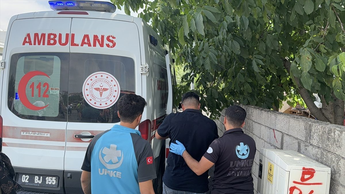 Adıyaman’da çıkan depo yangınında 6 kişi dumandan etkilendi