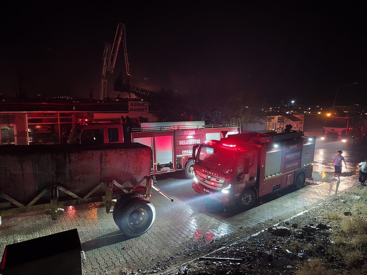 Adıyaman’da çıkan yangında 4 iş yeri hasar gördü