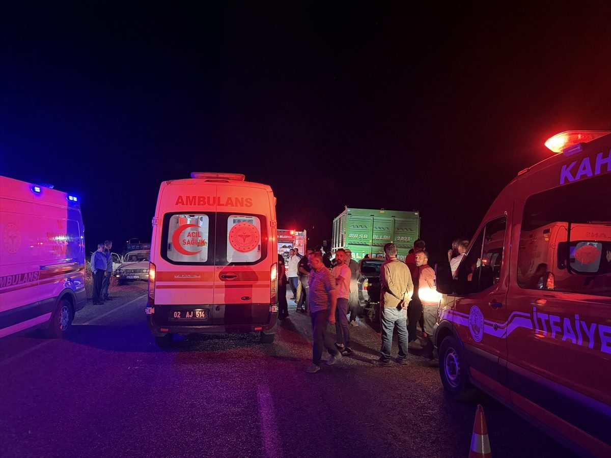 Adıyaman’da otomobilin traktöre arkadan çarptığı kazada 1 kişi öldü