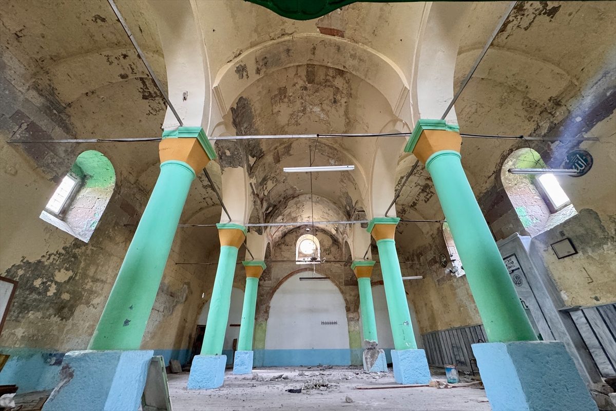 Afet riski nedeniyle boşaltılan köylerini ziyaret edip özlem gideriyorlar