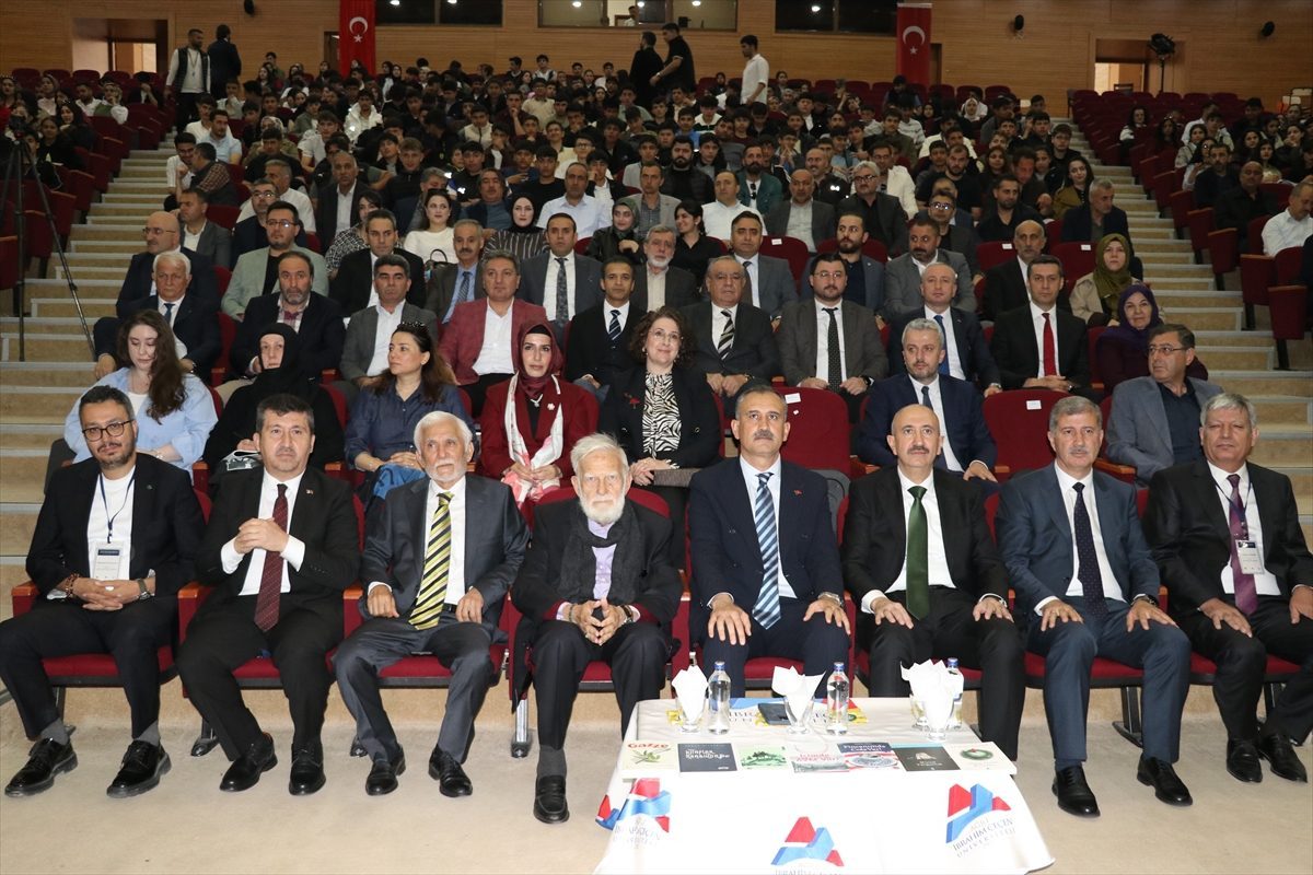 Ağrı’da Sadettin Ökten’in “düşünce ve medeniyet” eksenli fikir dünyası konuşuldu