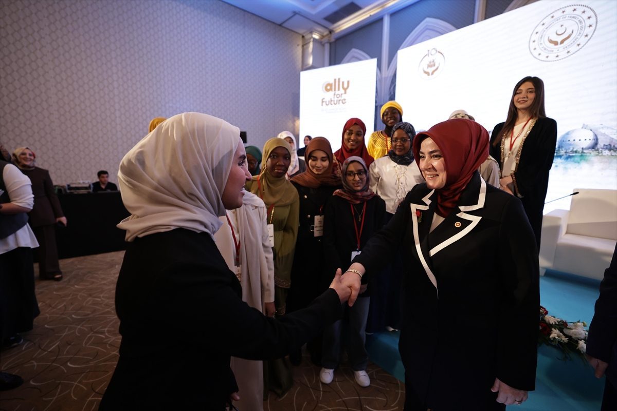 AK Parti Kadın Kolları Başkanı Ercan, “Genç Müslüman Kadınlar Liderlik Programı”nda konuştu: