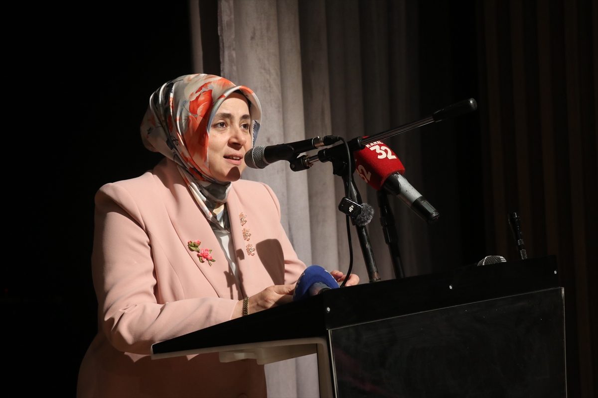 AK Parti Kadın Kolları Başkanı Ercan, Isparta’da konuştu: