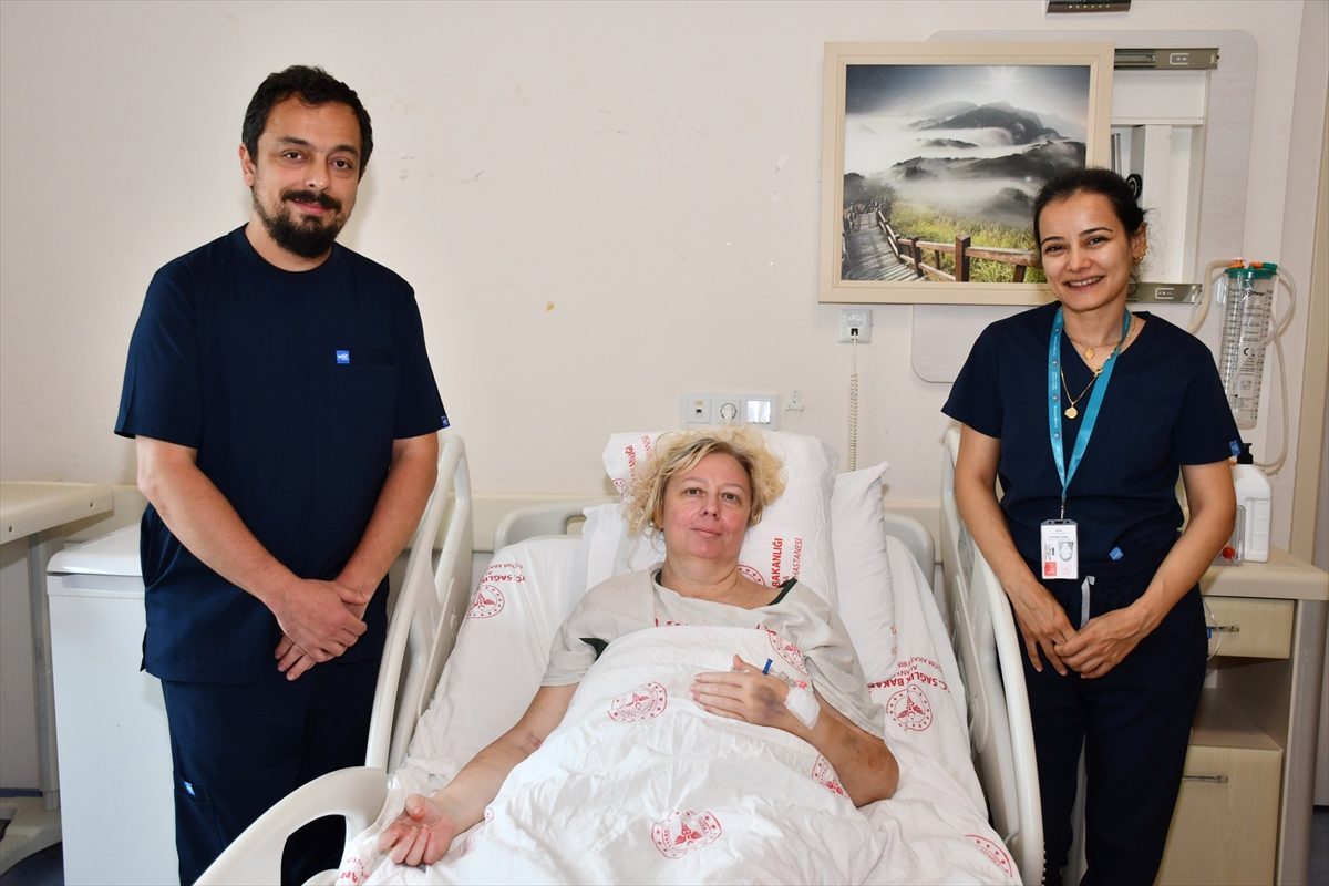 Alanya’da karnından 12 kilogramlık kitle çıkarılan Rus hasta sağlığına kavuştu