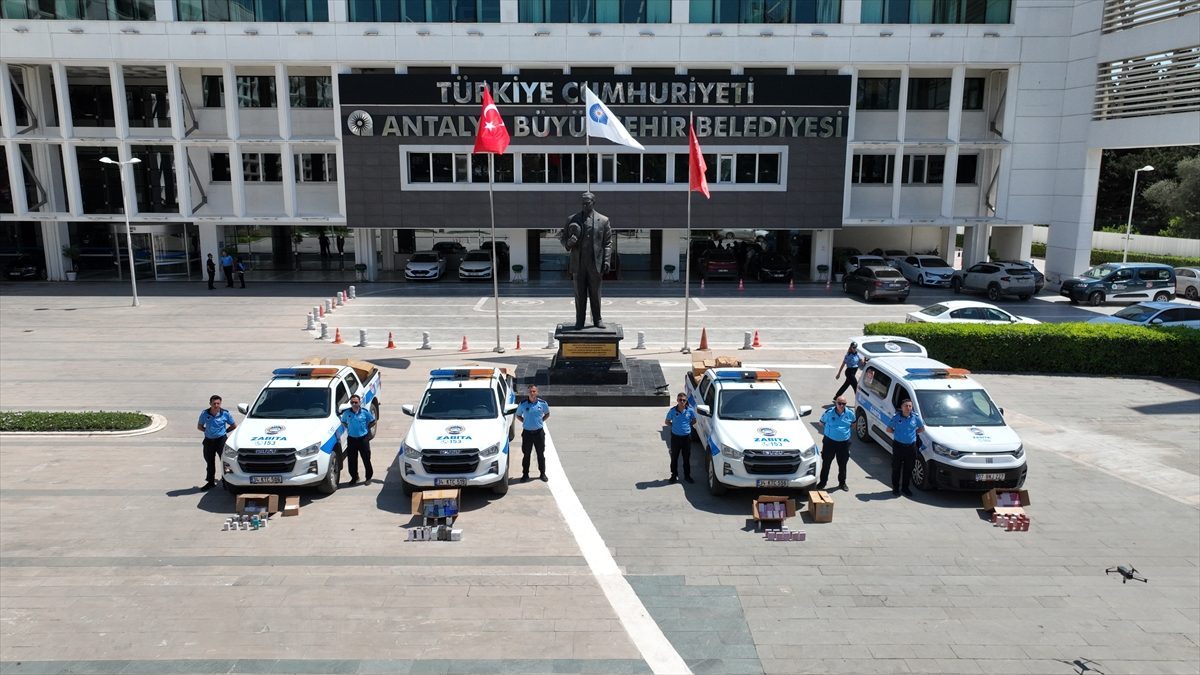 Antalya’da 4 bin 322 şişe sahte parfüm ele geçirildi