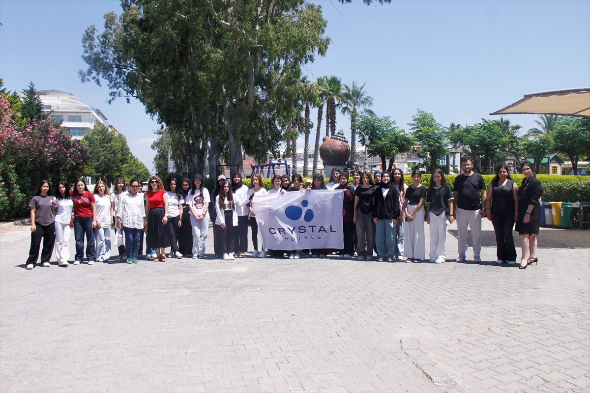 Antalya’da Dünya Deniz Kaplumbağaları Günü’nde caretta carettalar için sahil temizliği yapıldı