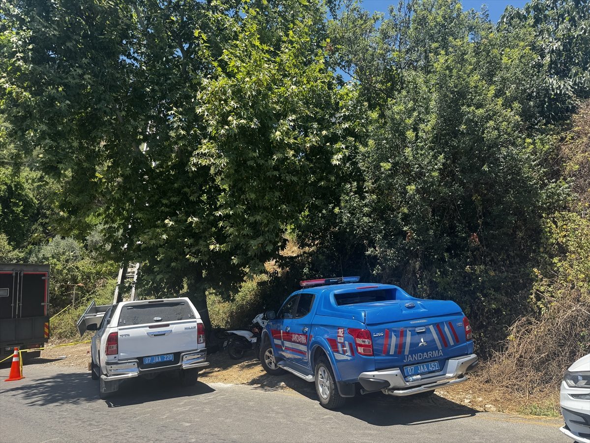 Antalya’da eşya taşırken elektrik akımına kapılan 2 kişi öldü