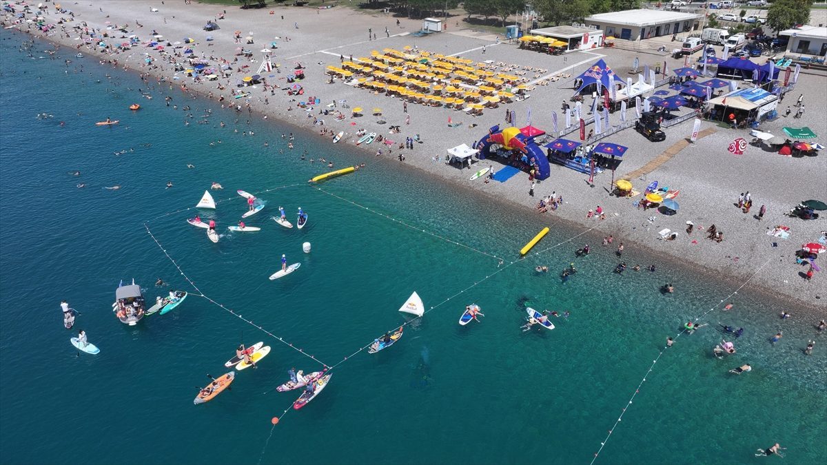 Antalya’da Red Bull tarafından “Tahtada Kal” yarışı düzenlendi