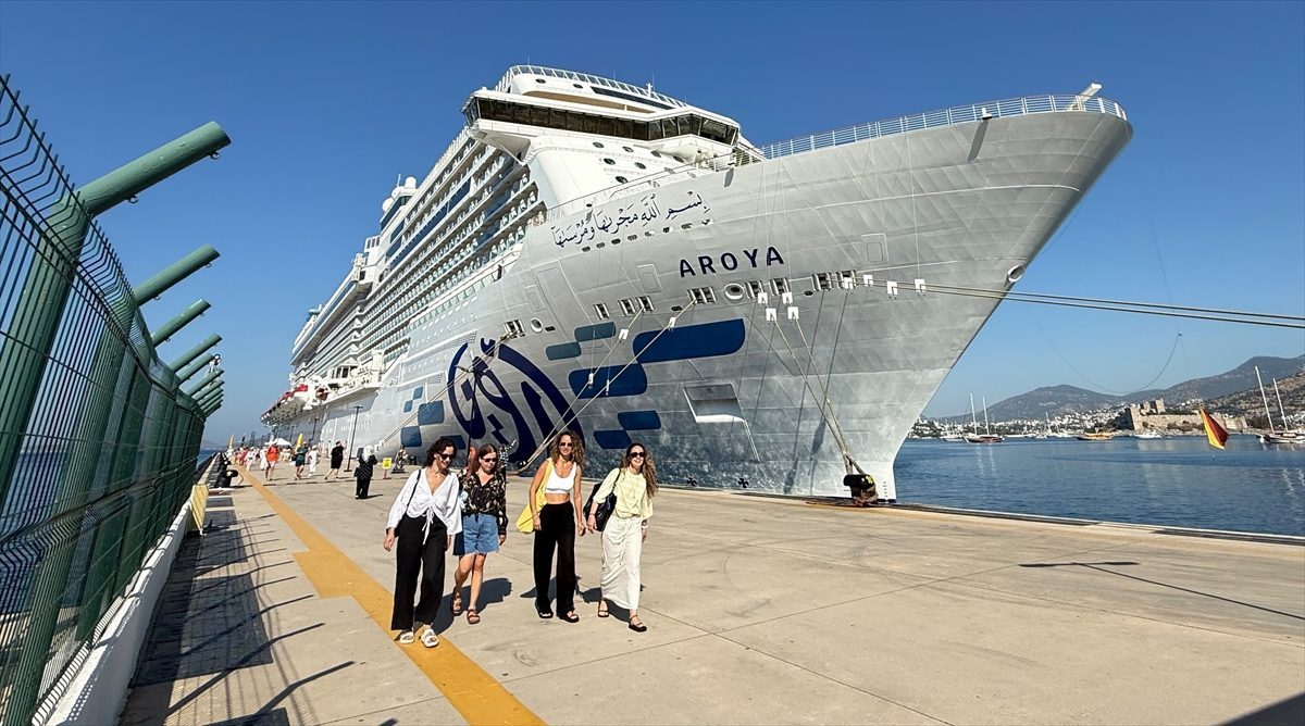 “Aroya” kruvaziyeri Bodrum’a 2 bin 671 turist getirdi