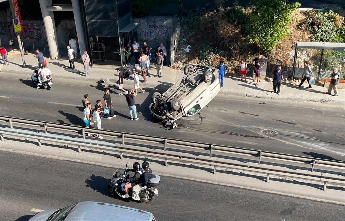 Avcılar’da otomobil ile motosikletin çarpıştığı kazada 2 kişi yaralandı