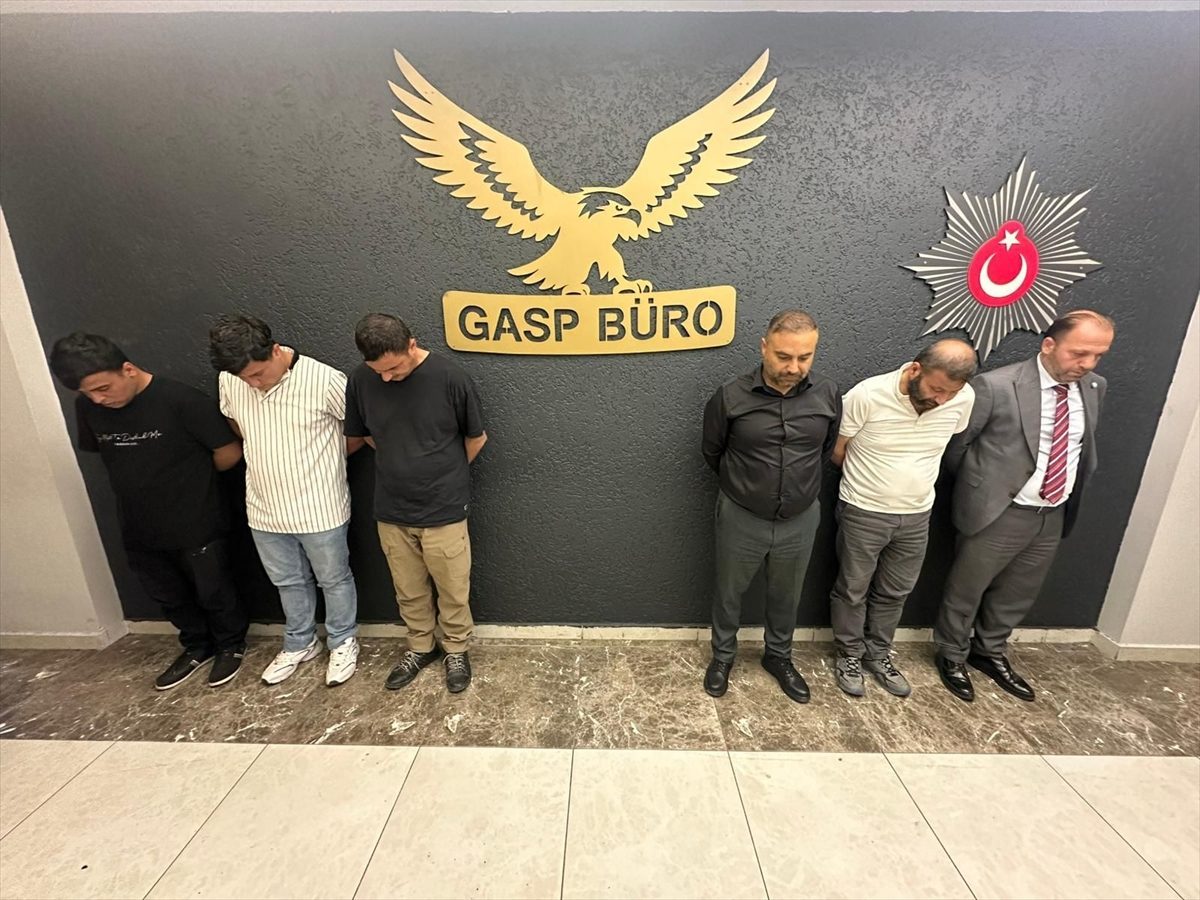 AVM’de denetim yaparken görüntülenen 6 şüpheli yakalandı
