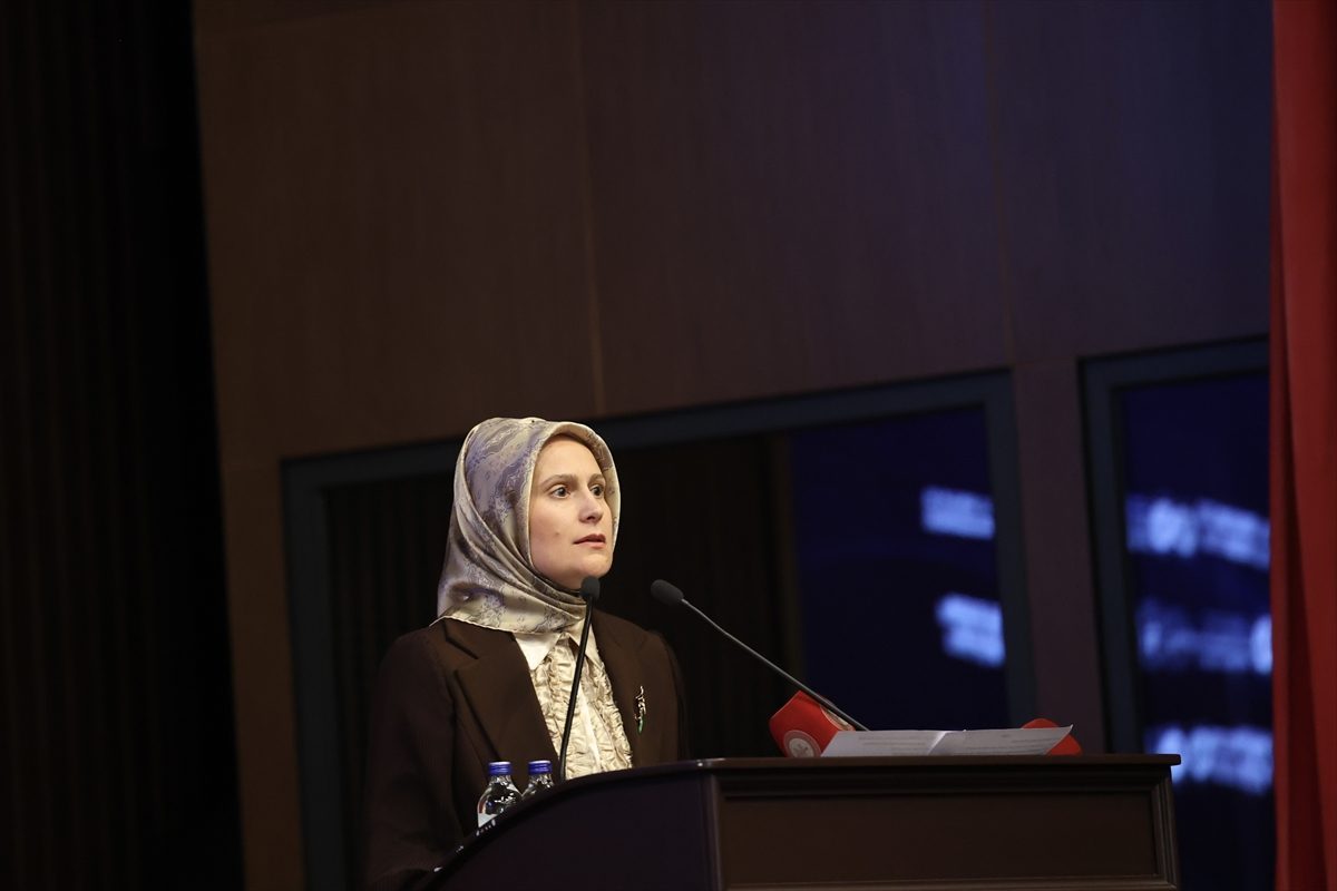 Bakan Bak, Manevi Danışman Gelişim Eğitimi Programı’na katıldı