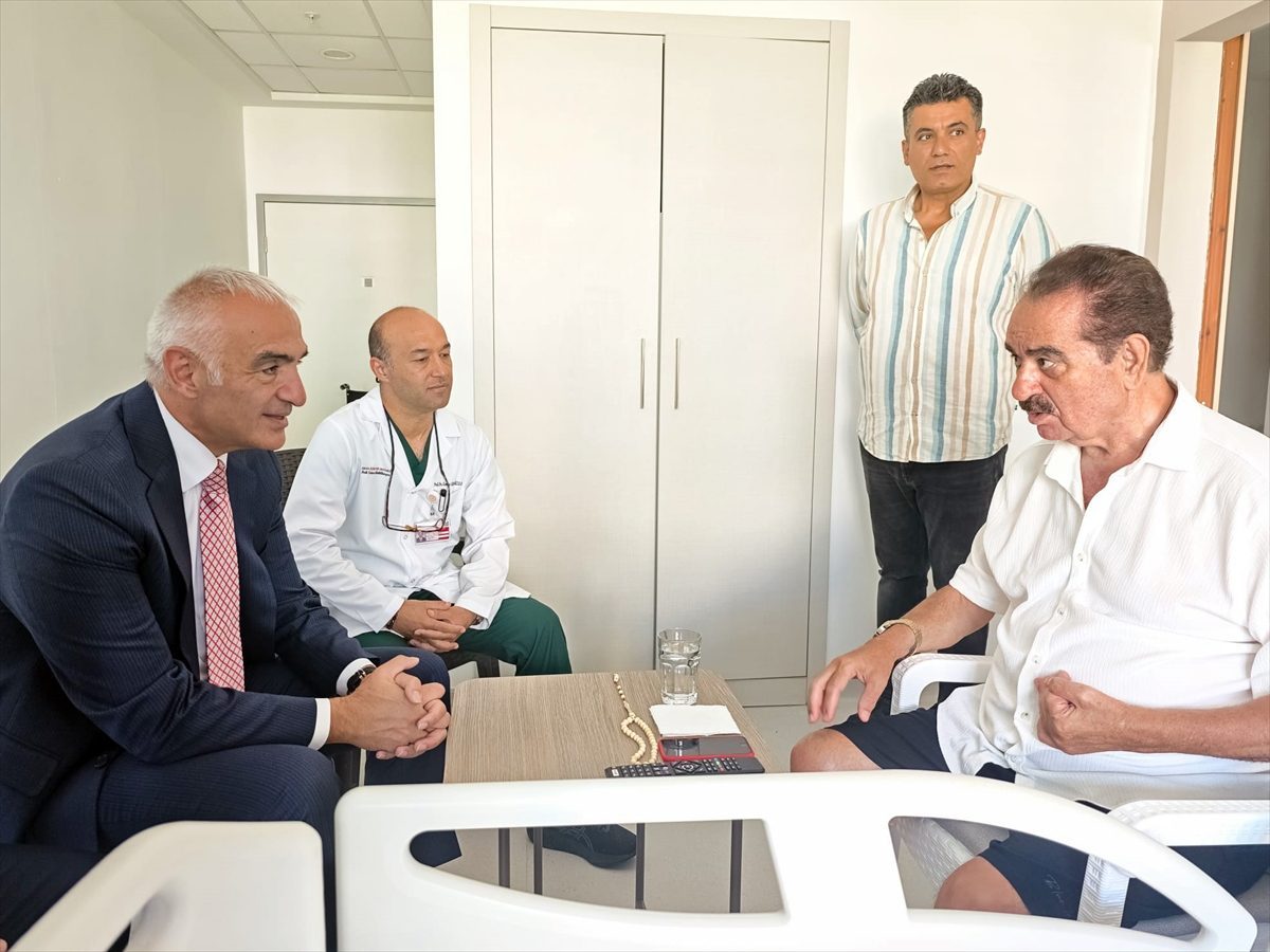 Bakan Ersoy’dan sanatçı İbrahim Tatlıses’e “geçmiş olsun” ziyareti