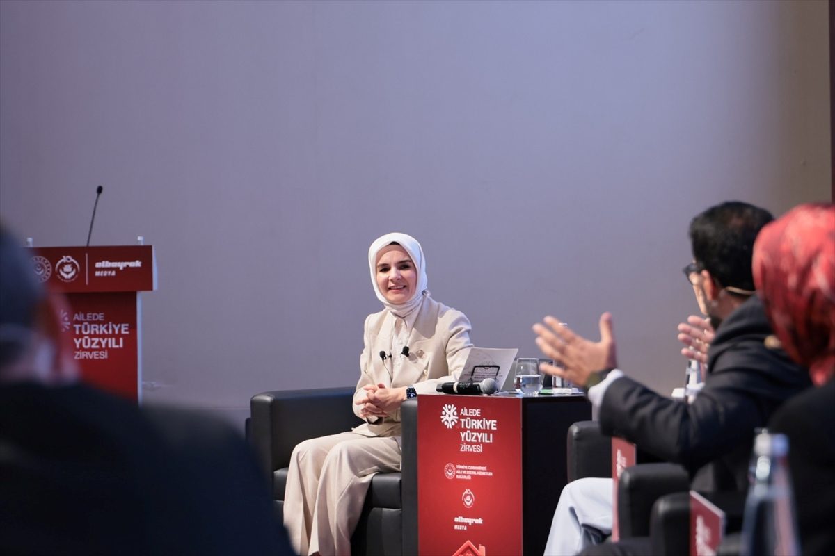 Bakan Göktaş, “Ailede Türkiye Yüzyılı Zirvesi”ndeki özel oturumda konuştu: