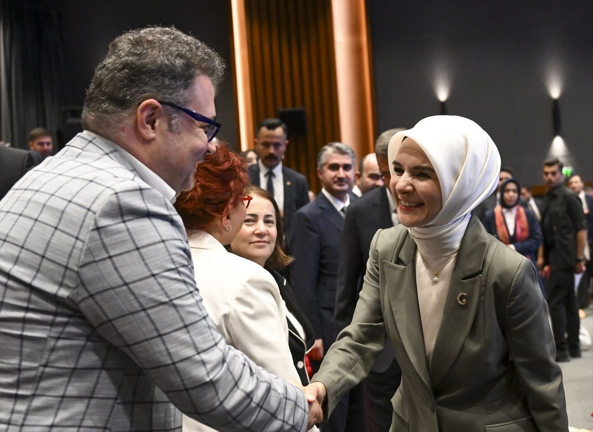 Bakan Göktaş, “Yeni İletişim Teknolojileri ve Aile Paneli”nin açılışında konuştu: