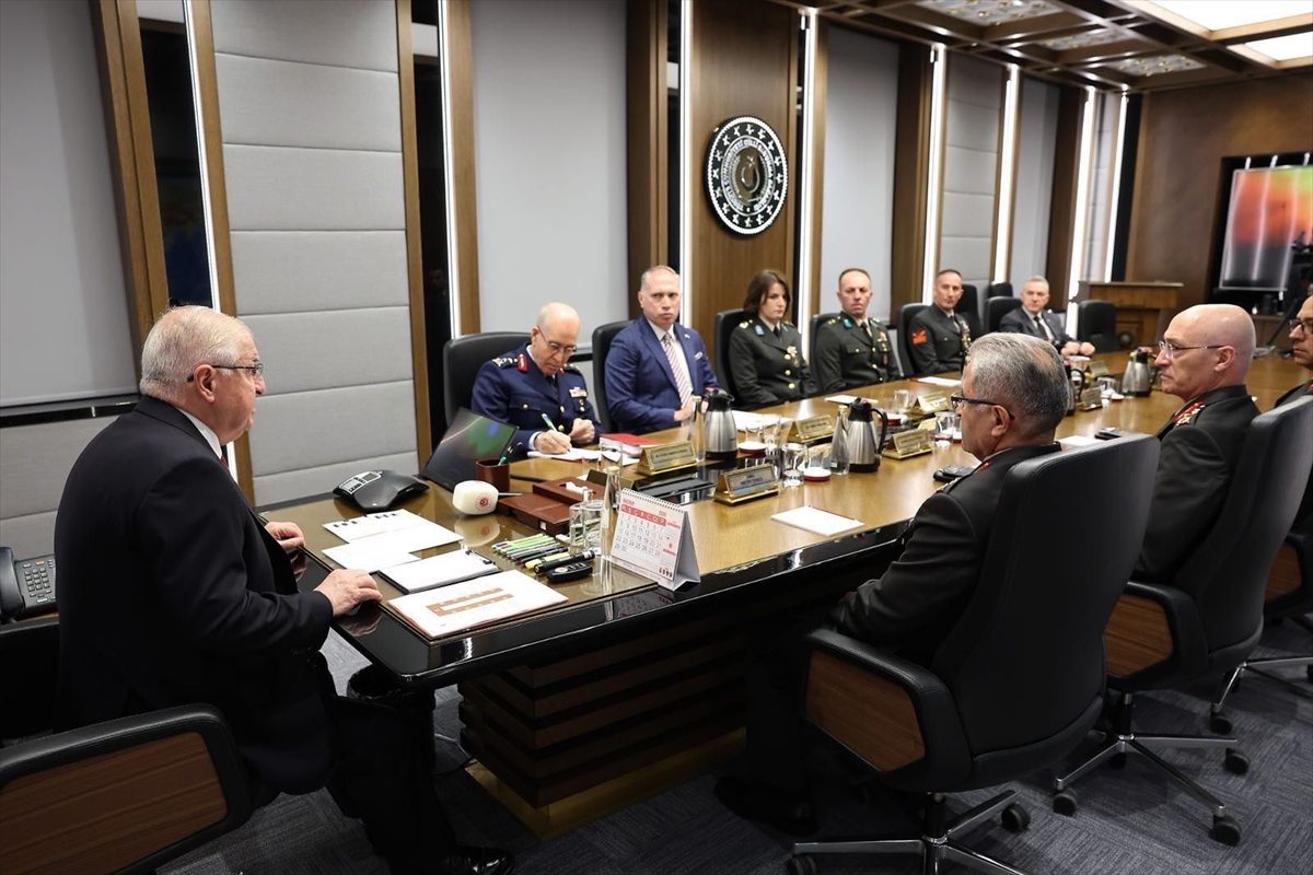 Bakan Güler, Kara Kuvvetleri Komutanı Orgeneral Metin Tokel’i kabul etti