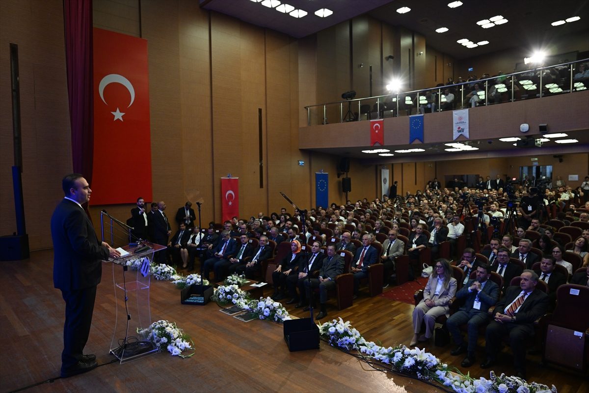 Bakan Kacır, “Ankara Yenilikçi Teşhis ve Tedavi Ürünleri Geliştirme Merkezi”nin açılışında konuştu: