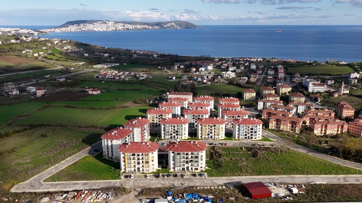 Bakan Kurum, Sinop’ta sosyal konutla ev sahibi olan vatandaşların görüntülerini paylaştı