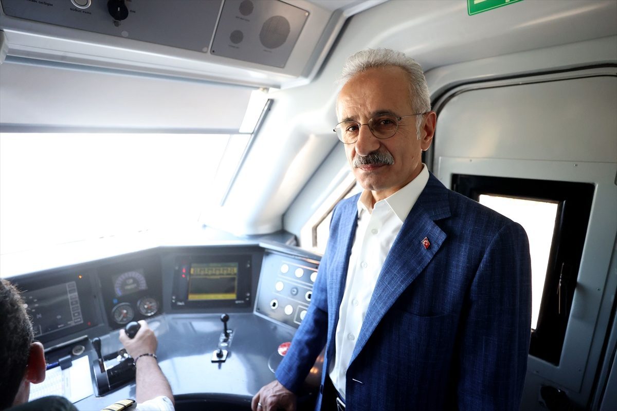 Bakan Uraloğlu, Kırklareli’nde Halkalı-Kapıkule Demir Yolu Hattı’nda test sürüşü yaptı: