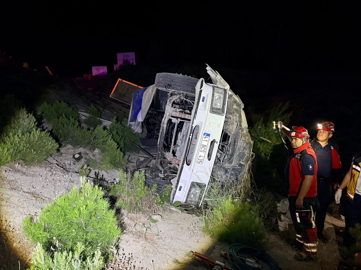 Balıkesir’de kamyonun devrilmesi sonucu 1 kişi öldü, 1 kişi yaralandı