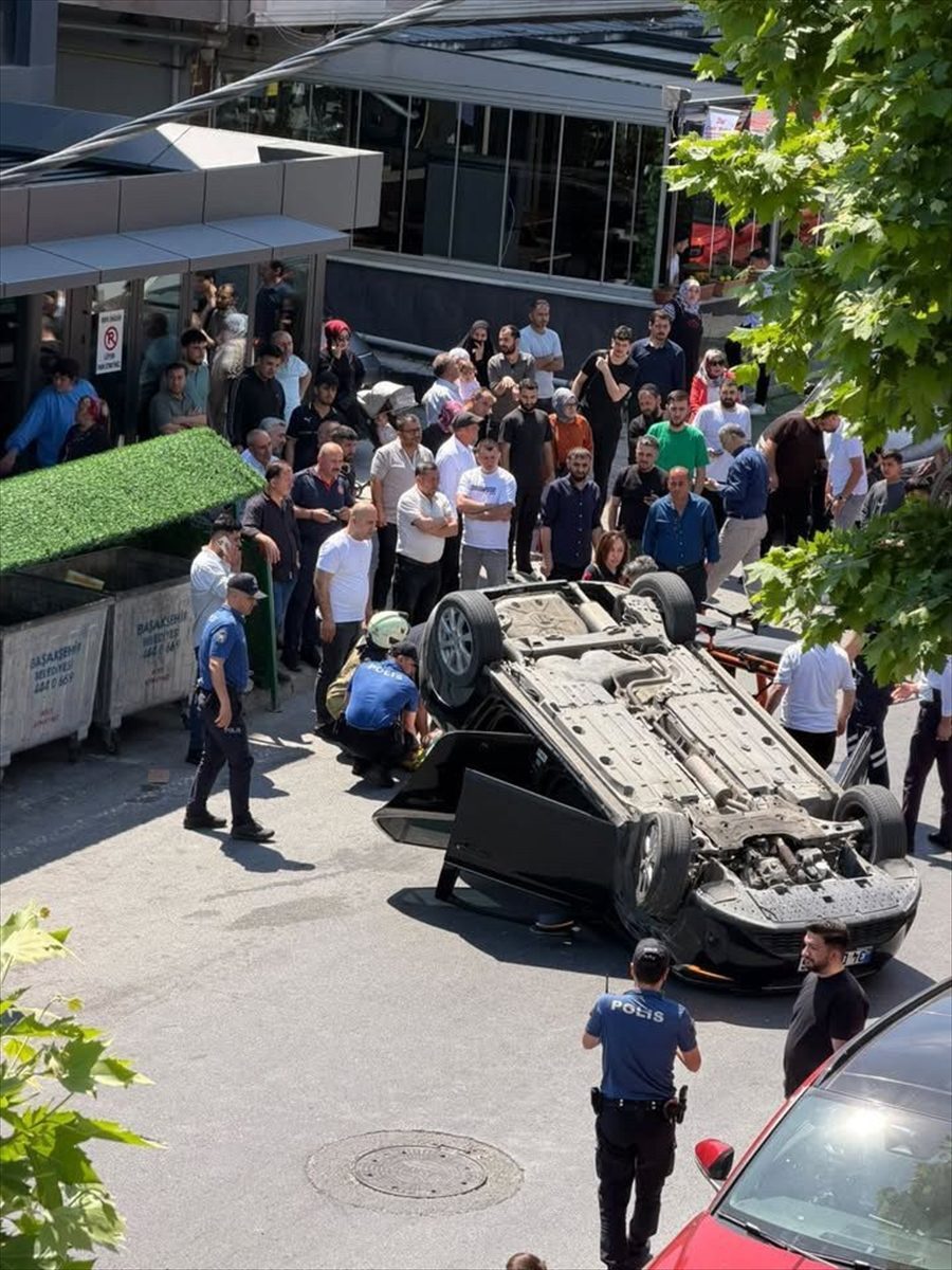 Başakşehir’de araca çarpıp takla atan otomobilin sürücüsü yaralandı