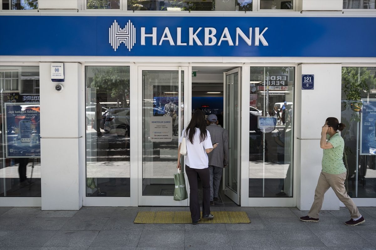 Başkent’te vatandaşlar TOKİ’nin açık satış kampanyasına başvuru yapmaya başladı