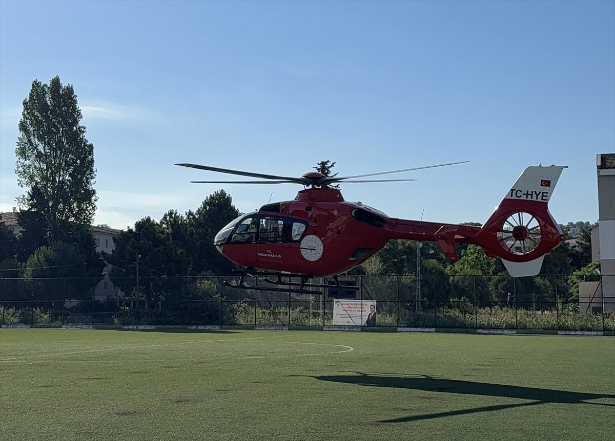 Beyin kanaması geçirdiği şüphelenilen hasta ambulans helikopterle hastaneye kaldırıldı