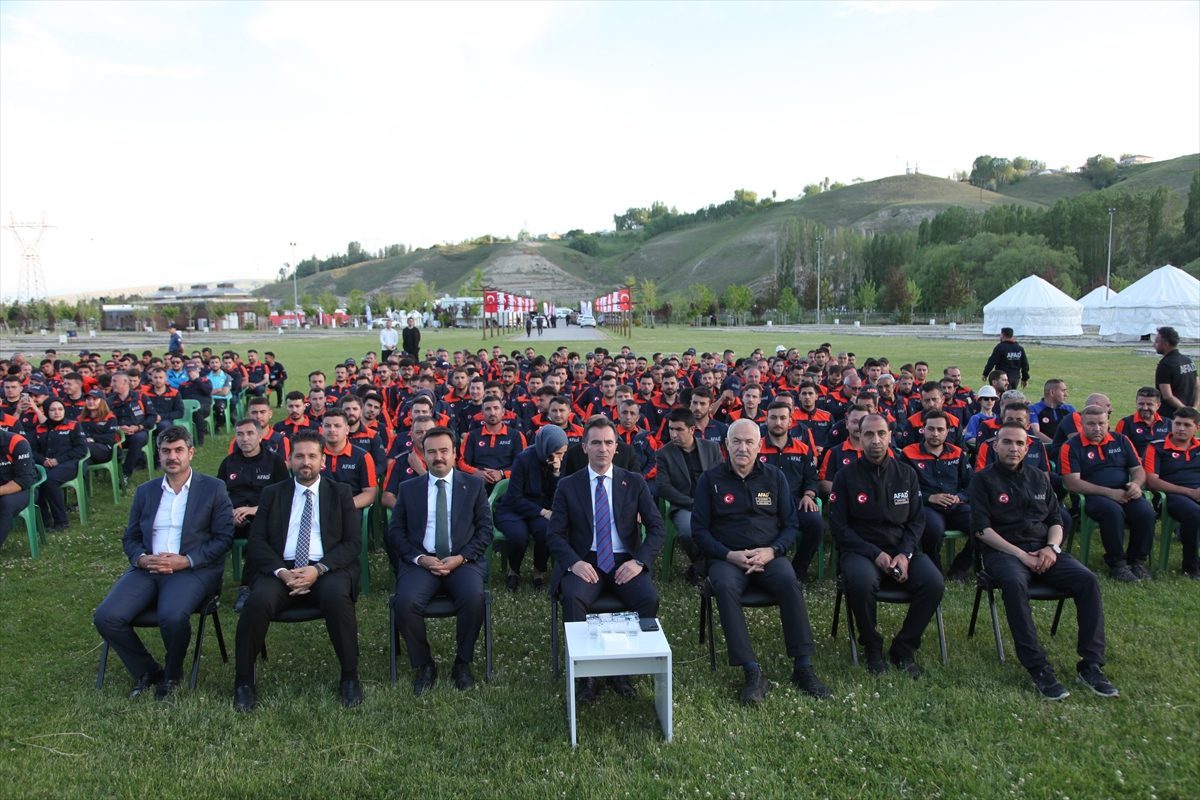 Bitlis Valisi Karakaya’dan AFAD’ın “Tematik Kampı”na ziyaret