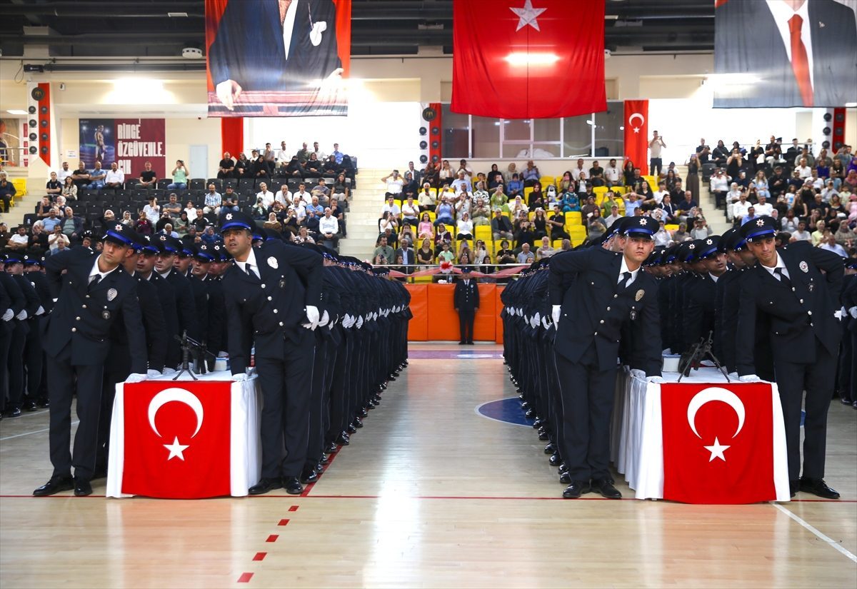 Bitlis’te 407 polis adayı mezuniyet sevinci yaşadı