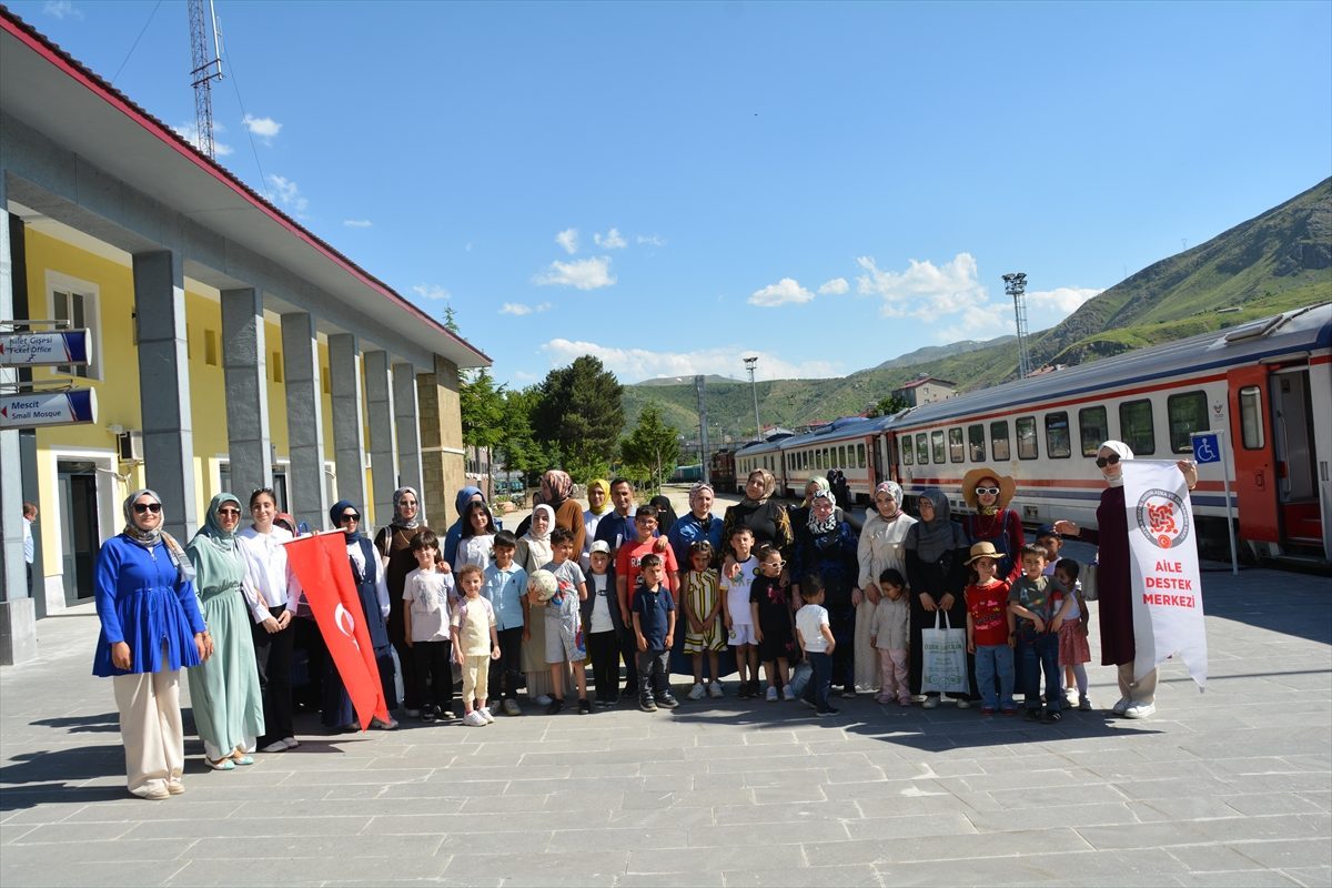 Bitlis’te “Aile Yılı” kapsamında anneler ve çocukları tren yolculuğu deneyimi yaşadı
