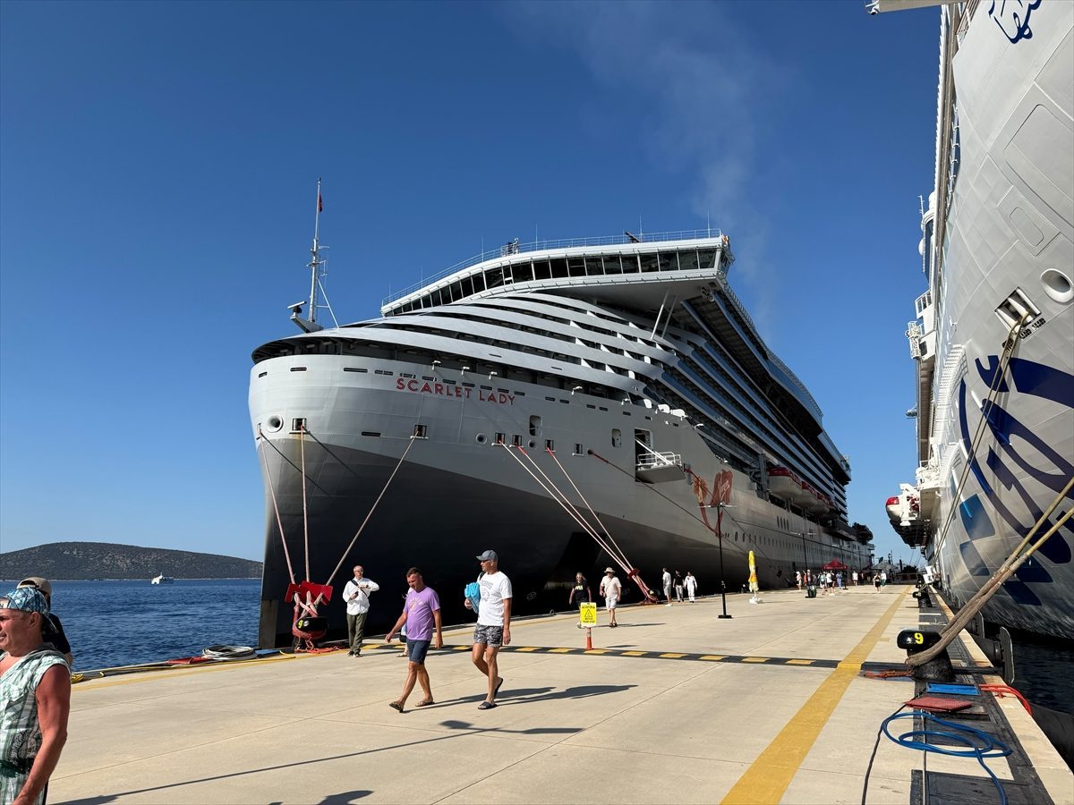 Bodrum’a iki kruvaziyerle 4 bin 625 turist geldi