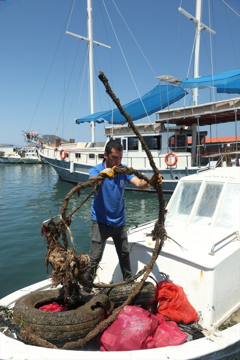 Bodrum’da deniz dibi temizliğinde 260 kilogram atık çıkarıldı