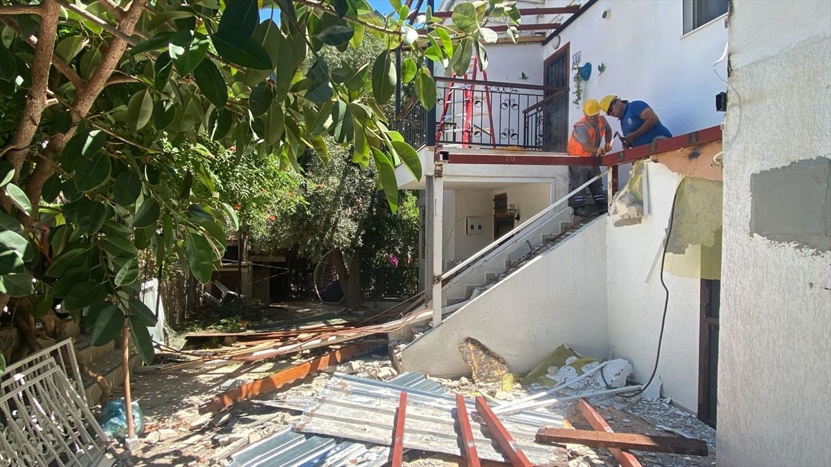 Bodrum’da kaçak olduğu belirlenen 53 yapı yıkıldı
