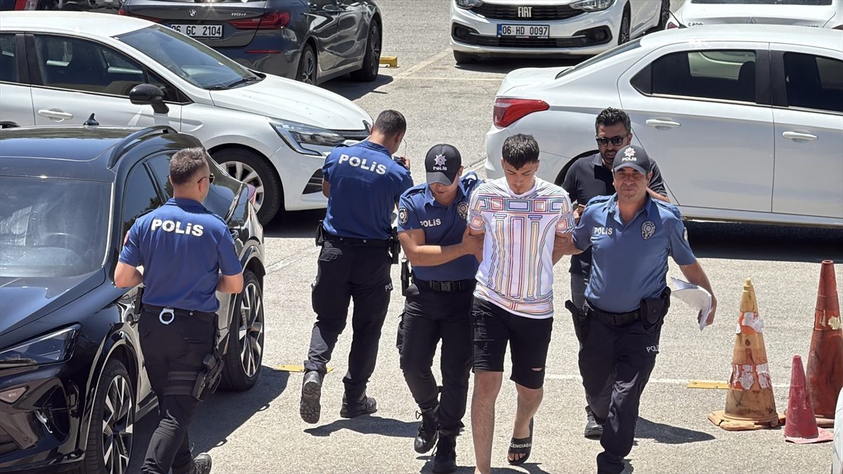 Bodrum’da Polisin “dur” ihtarına uymayan sürücü, 1’i polis 3 kişinin yaralanmasına neden oldu