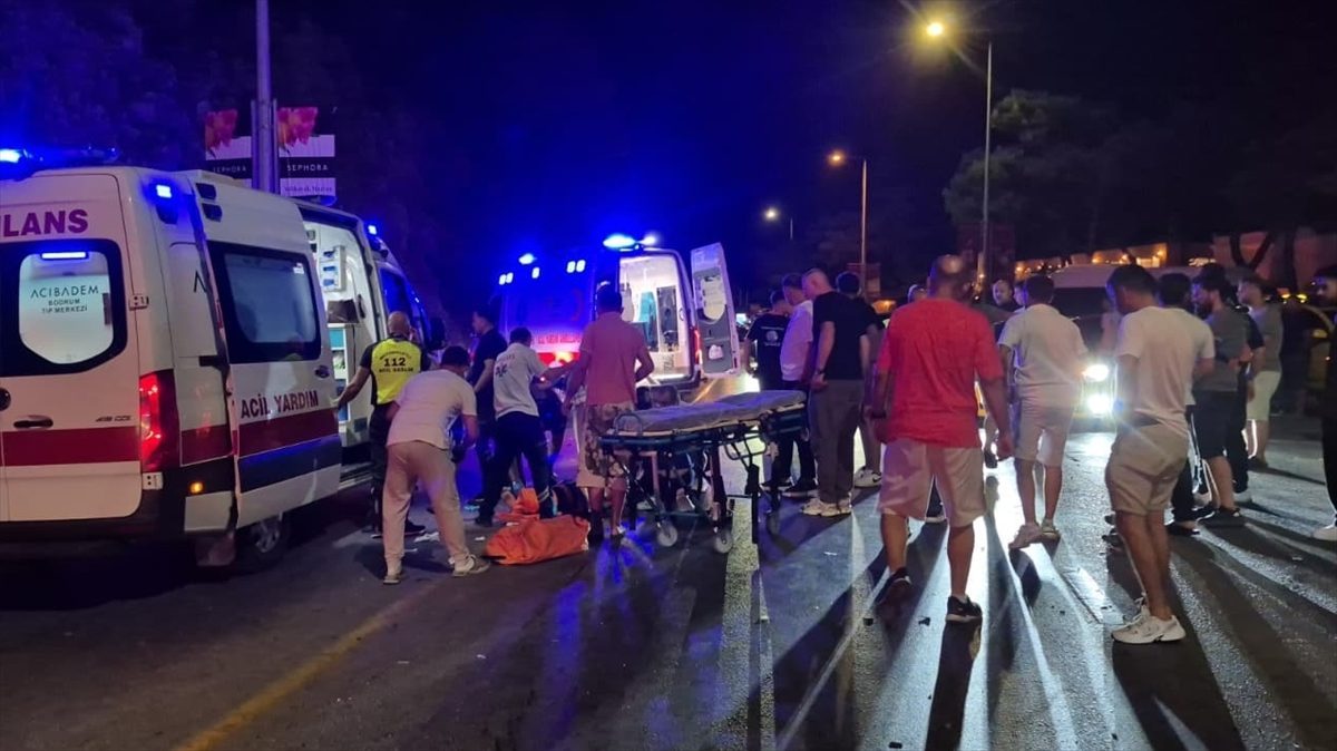 Bodrum’da taksi ile motosikletin çarpışması sonucu 2 kişi öldü