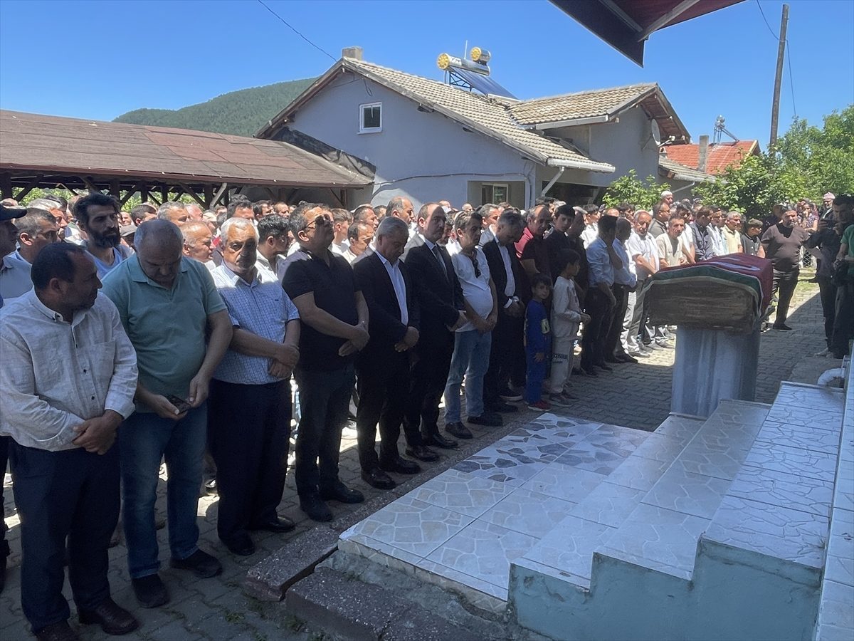 Bolu’da maden ocağındaki göçükte ölen işçi son yolculuğuna uğurlandı