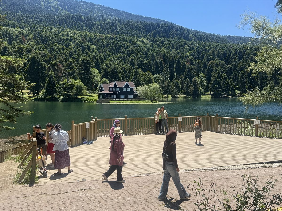 Bolu’da sıcaktan bunalanların adresi Gölcük Tabiat Parkı oldu