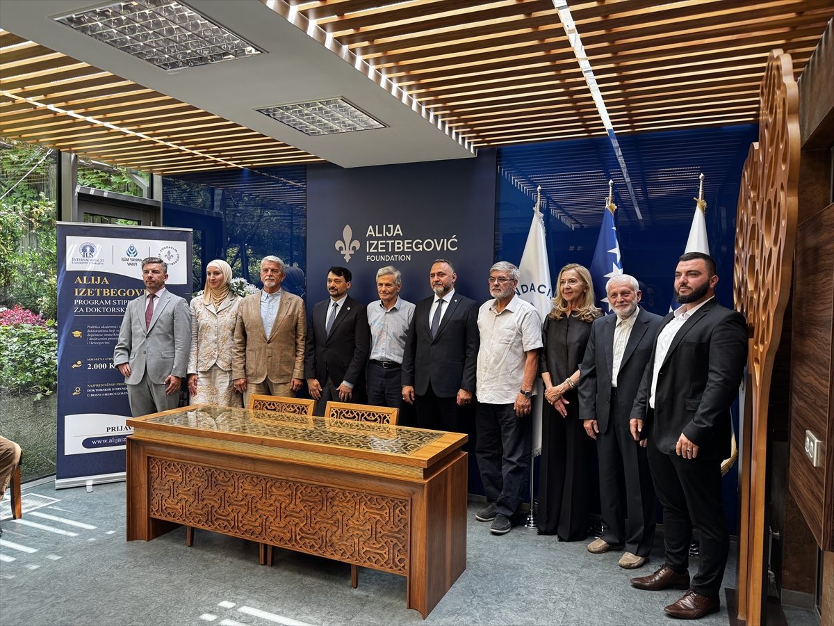Bosna Hersek’in ilk Cumhurbaşkanı İzetbegoviç’in adı, akademik burs ve ödül programıyla yaşatılacak