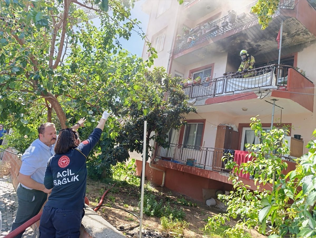 Bursa’da apartman dairesinde çıkan yangın söndürüldü