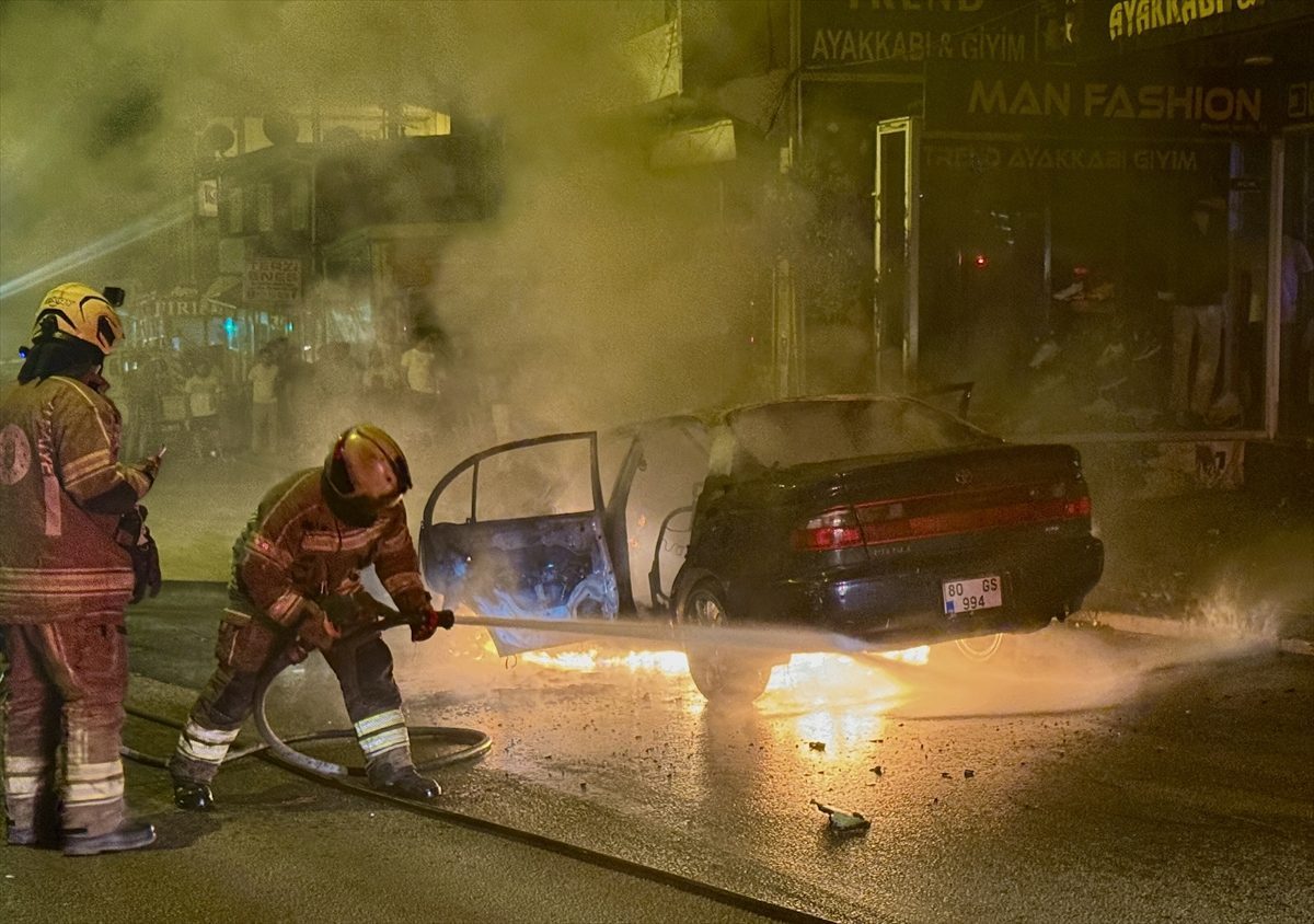 Bursa’da seyir halindeki otomobil yandı