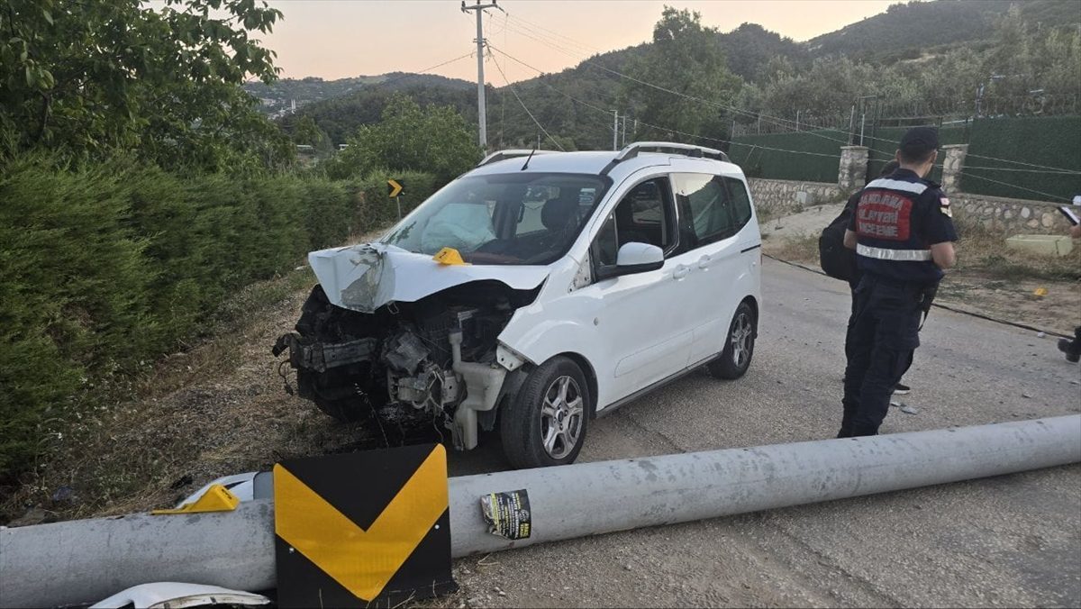 Bursa’da yardım için kaza alanına giden kişi elektrik akımına kapılarak öldü