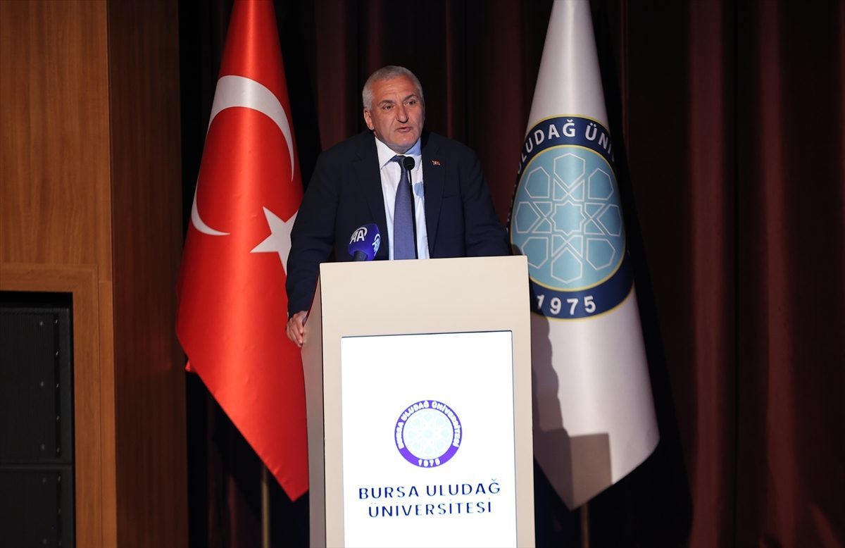 BUÜ’de “Bağımlılığın Yeni Yüzü: Tütün Endüstrisinin Evrimi” sempozyumu düzenlendi