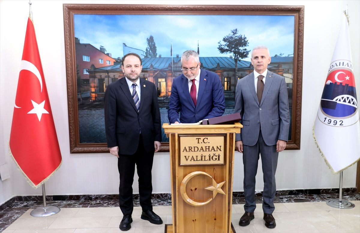Çalışma ve Sosyal Güvenlik Bakanı Işıkhan, Ardahan’da ziyaretlerde bulundu