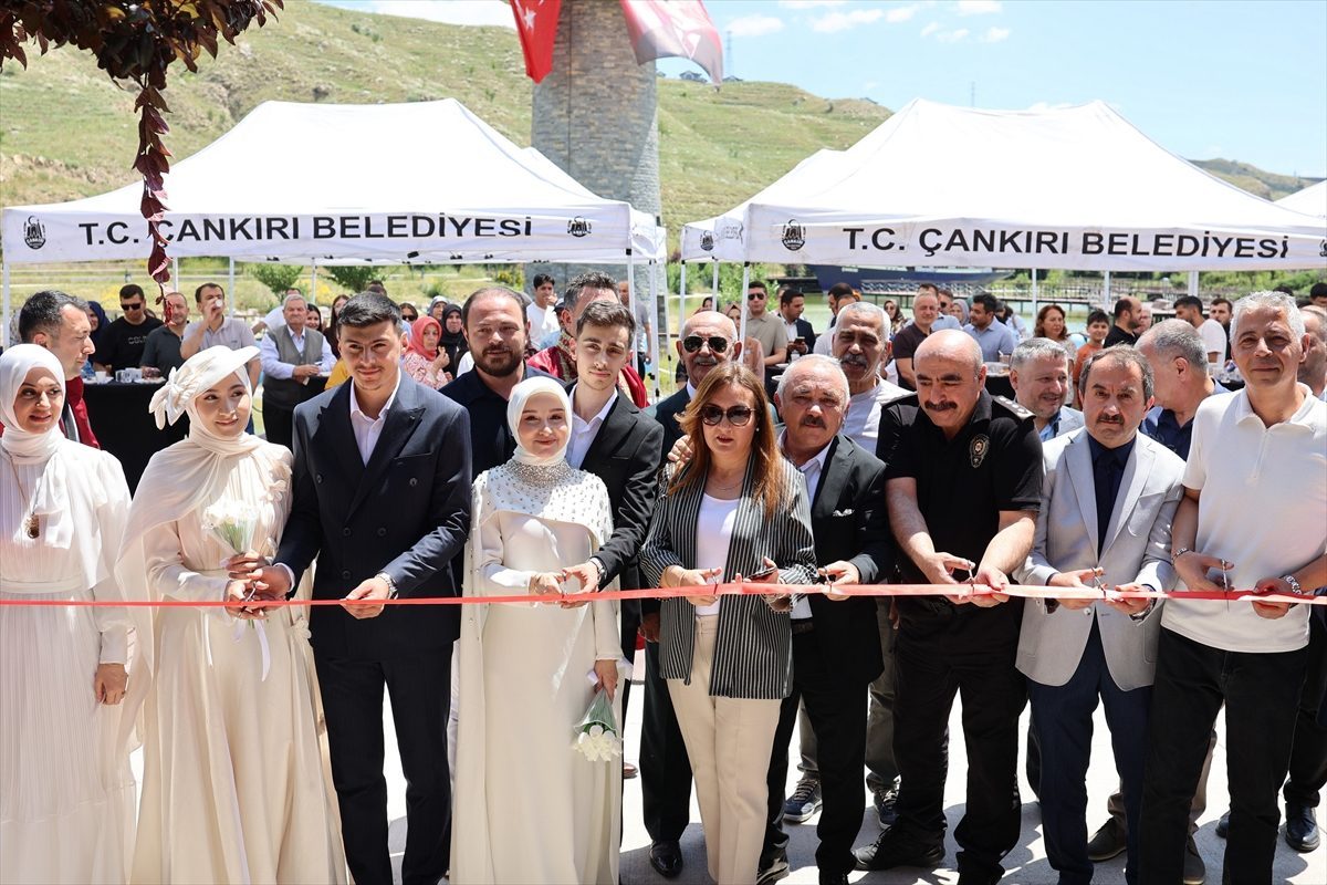 Çankırı’da aynı gün evlenen iki kuzen birbirlerinin nikah şahidi oldu