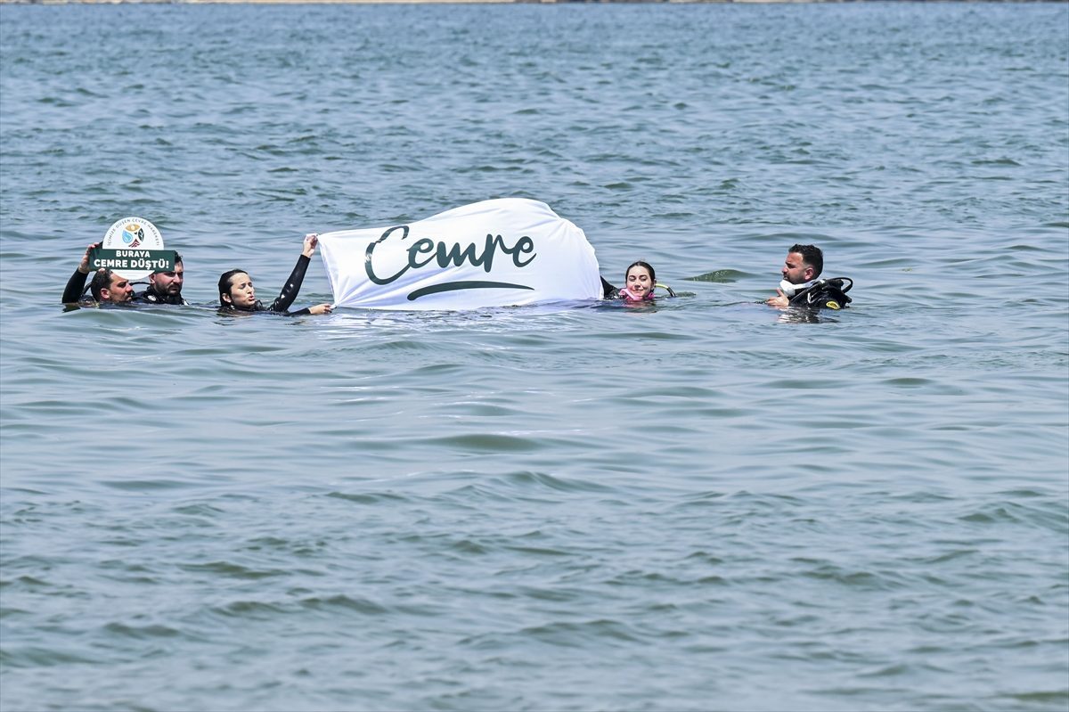 Cemre Vakfının gönüllü dalgıçları Tuzla’da deniz dibi temizliği yaptı