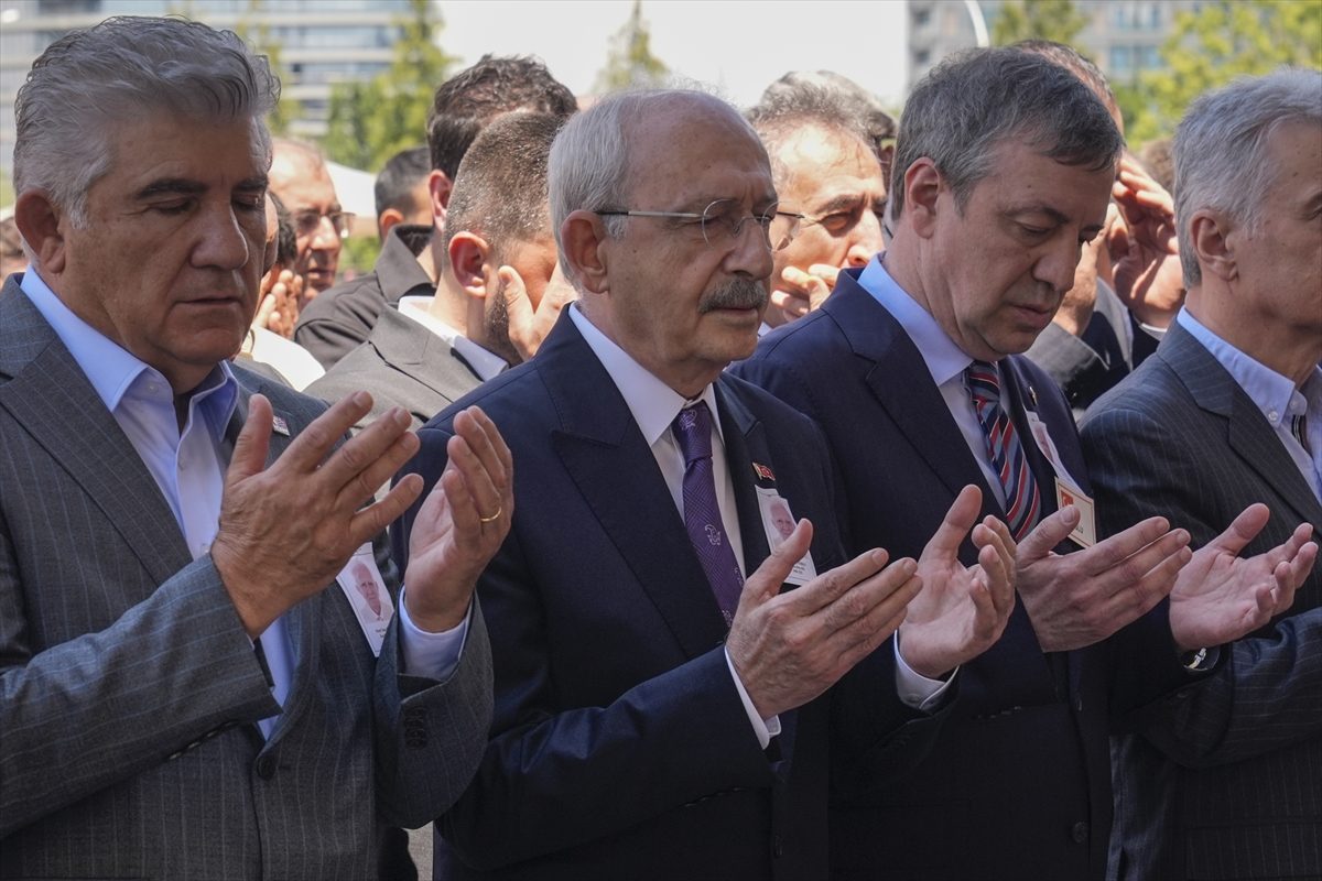 CHP Genel Başkanı Kılıçdaroğlu, İzmir Milletvekili Türeli’nin babasının cenaze törenine katıldı